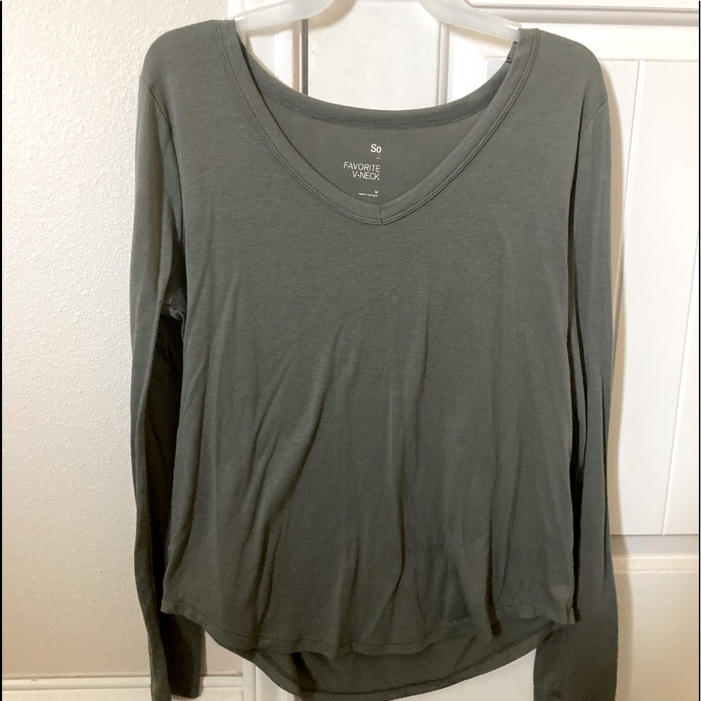 medium long sleeve knit shirt!